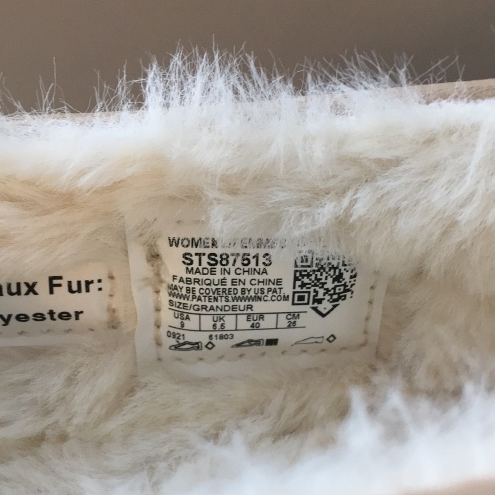 Sperry Gold Fur-Lined Flats - Picture 13 of 16